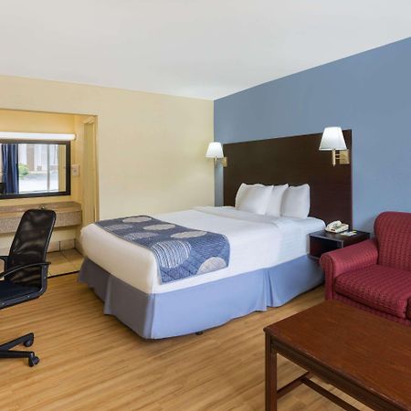 Days Inn By Wyndham Стейтсвилл Экстерьер фото