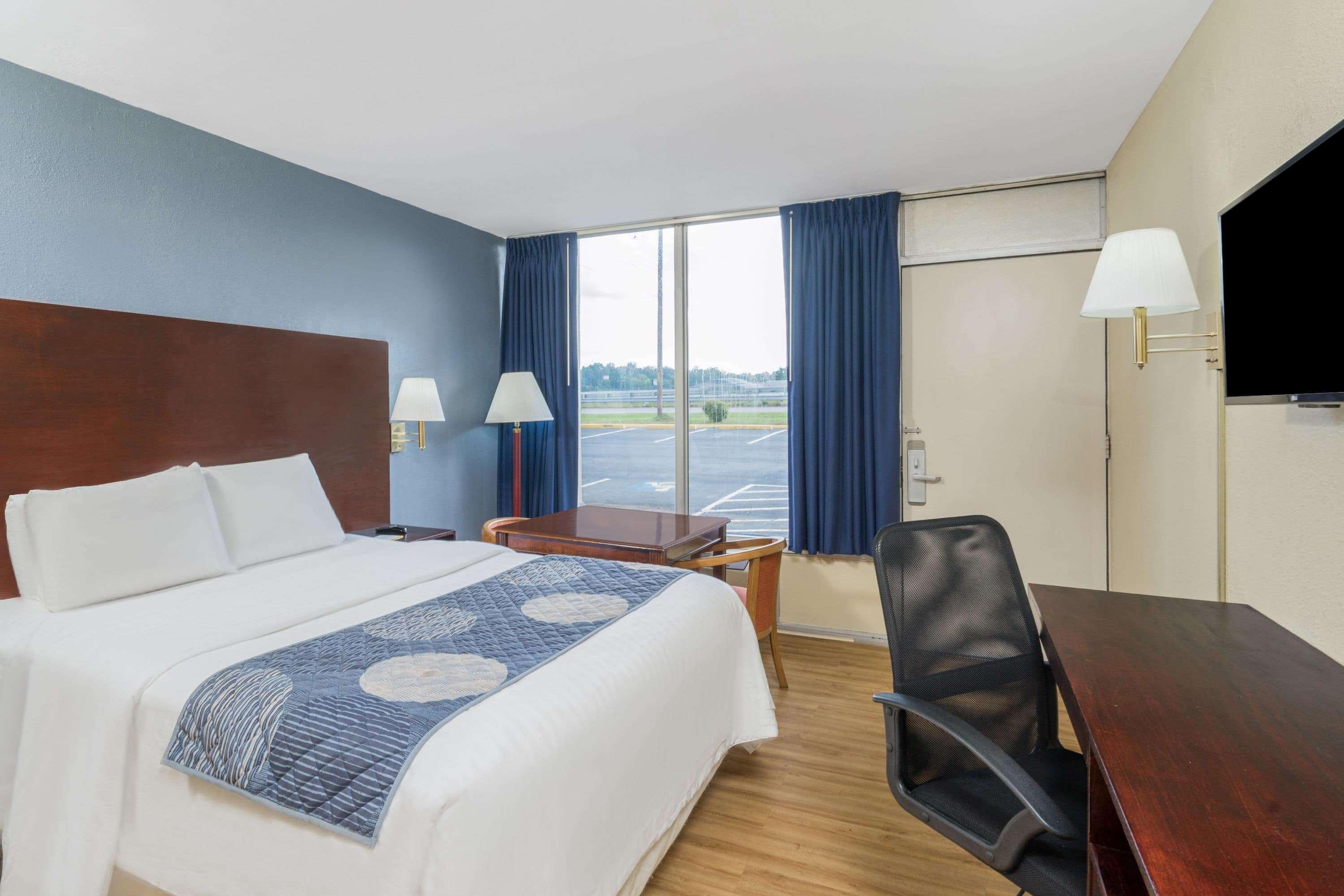 Days Inn By Wyndham Стейтсвилл Экстерьер фото