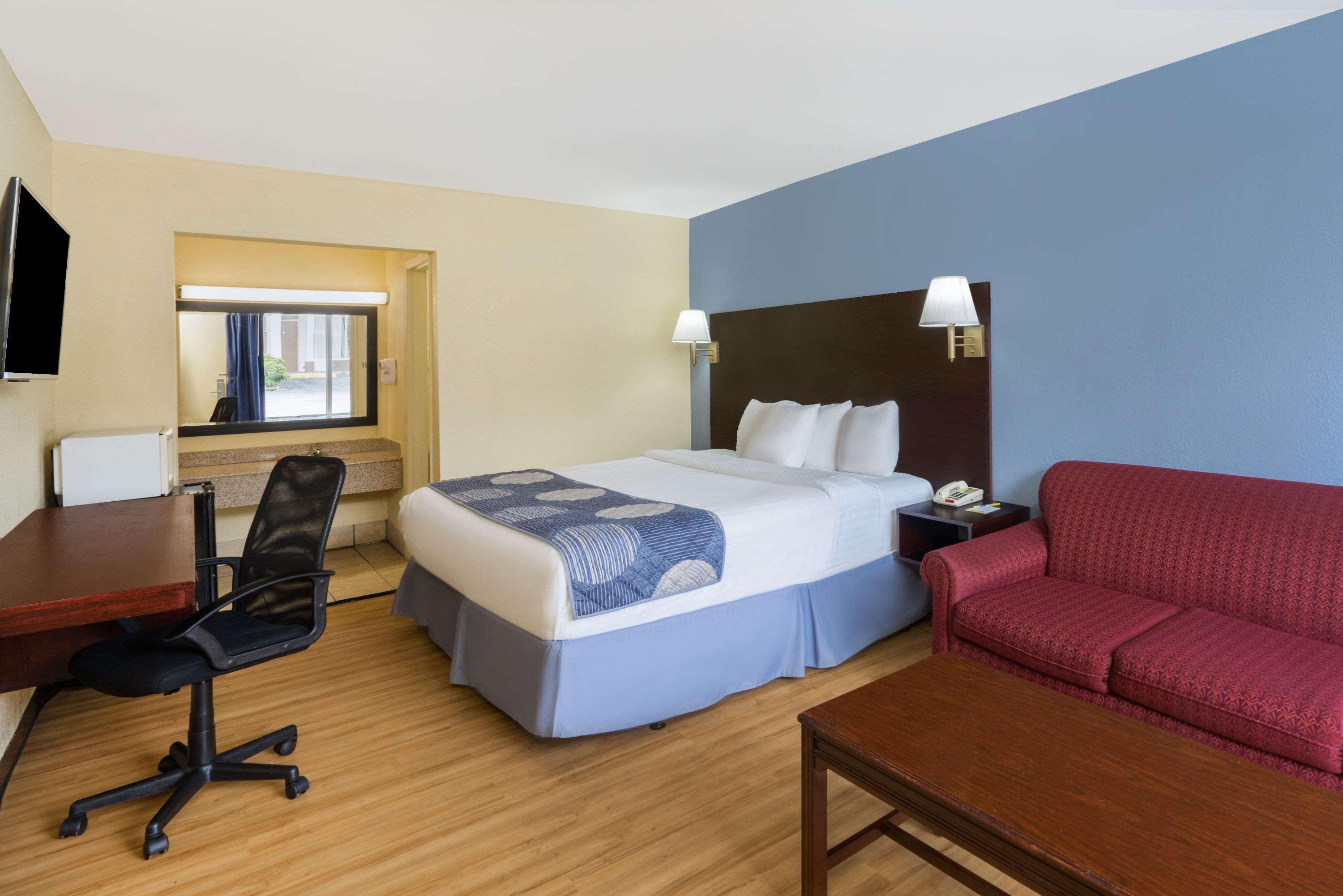 Days Inn By Wyndham Стейтсвилл Экстерьер фото