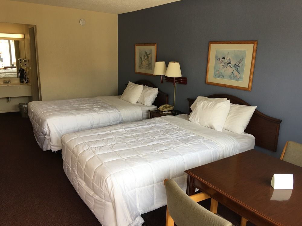 Days Inn By Wyndham Стейтсвилл Экстерьер фото