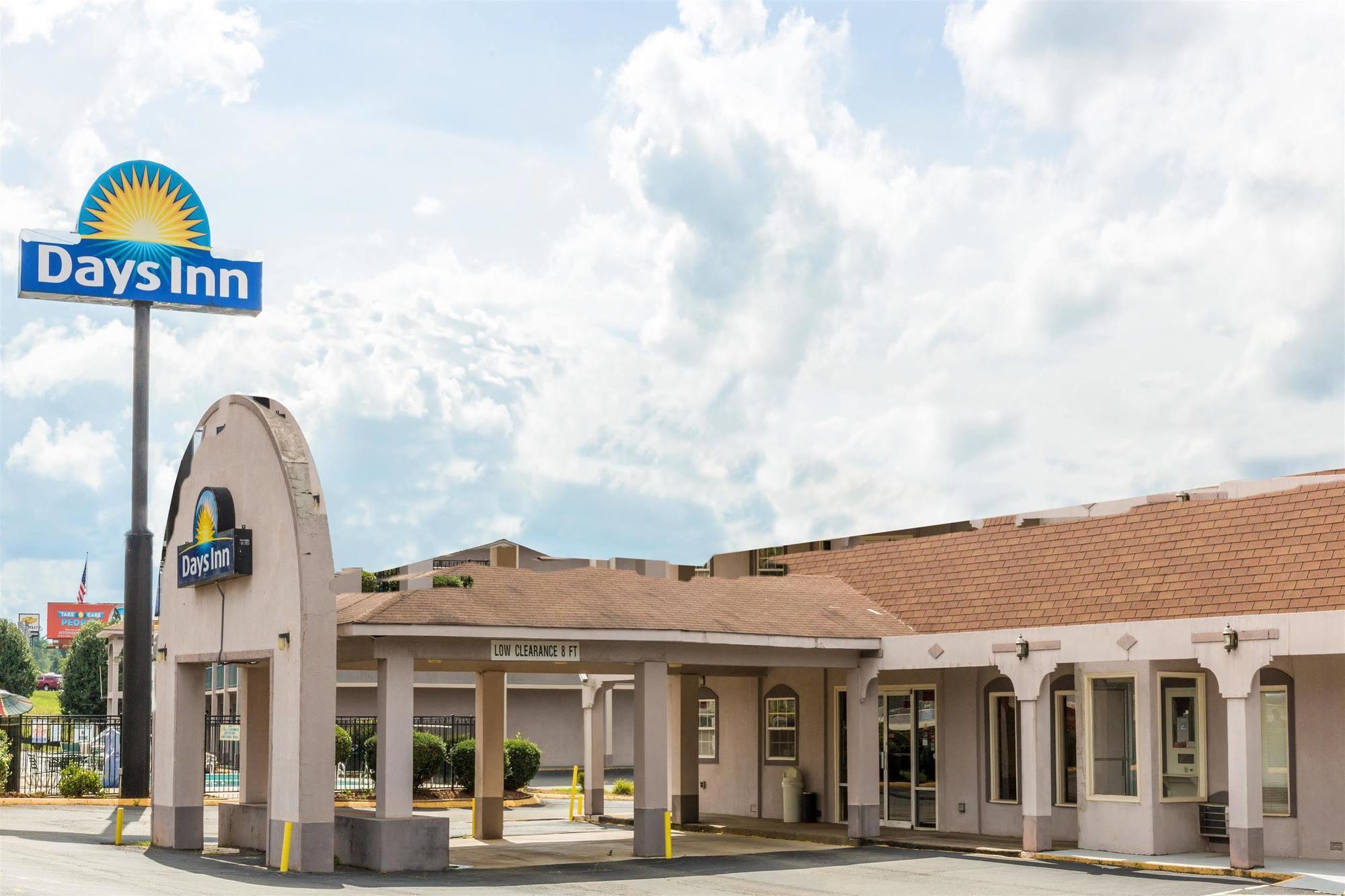 Days Inn By Wyndham Стейтсвилл Экстерьер фото